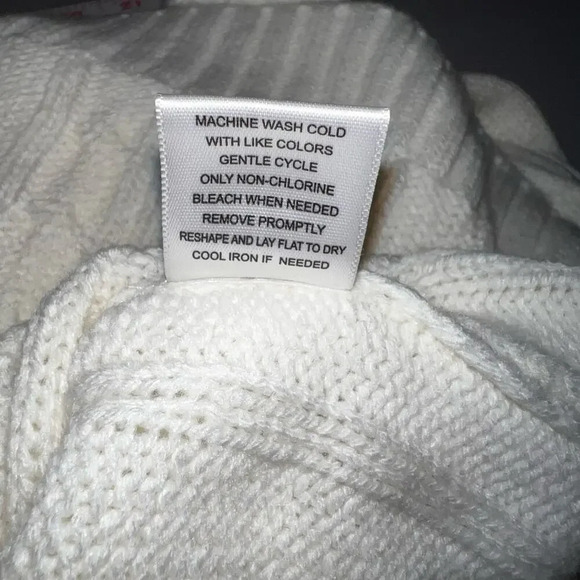 Almost famous 3X cable Knit zip mock neck, cut out chest long sleeve sweater NEW - Picture 11 of 11